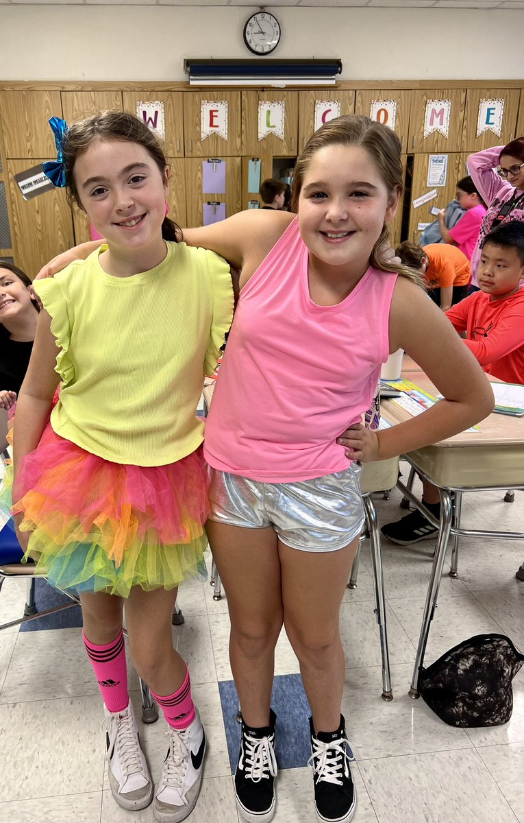 FifthGradeCWC's tweet image. Wearing neon to highlight respect! Stand up &amp;amp; stand out 💛💚 @CWCLincolnElem
