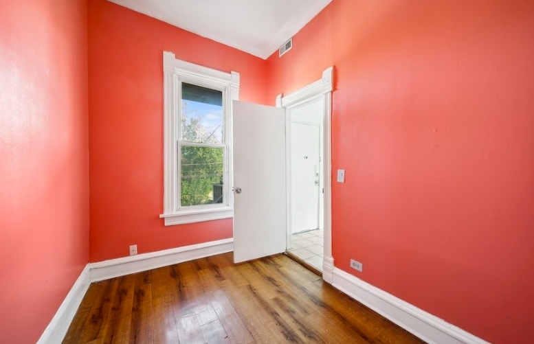 RealtyDowntown's tweet photo. Just listed by Quentin Green - 2 unit building in West Town with a finished basement and yard. Offered at $625,000. https://t.co/zRt7aQCJS5