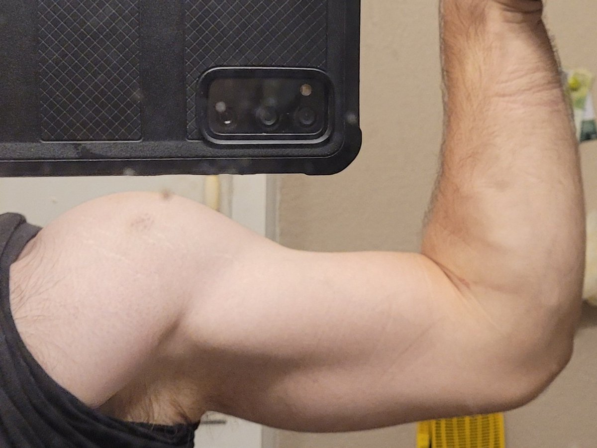 KashDoge's tweet photo. 9 years ago, I found you.
1 year ago, you broke my heart.
Now, you can look at the string arms that will hold and keep someone else safe.
#fitness #strength https://t.co/zC7NAoIQ2k