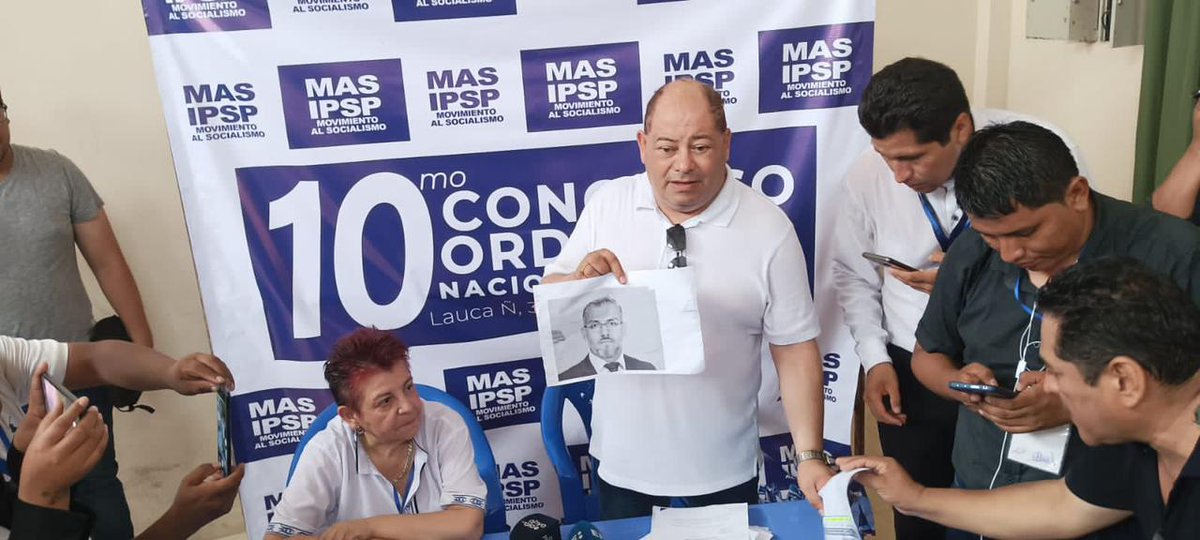 BOmereceMAS's tweet image. 🔵⚪️⚫️✊🏾
#LealesSiempreTraidoresNunca
Se denunció que el abogado de la Federación de Mujeres Bartolinas Sisa de Santa Cruz, cooptara por @LuchoXBolivia es excandidato de #Creemos. La mencionada  dirigente presentó una acción popular contra el congreso del MAS.