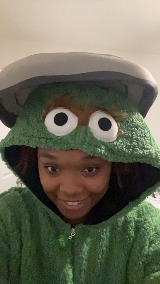 WorkHardFlyRite's tweet image. So my daughter is auditioning for Chief Trash Officer @united I actually really enjoyed being able to explain Sustainable Fuel and how proud I am of our commitments to the future. 
(She’s available for Special Appearances btw) @weareunited  #BeingUnited #WhyIWorkSafe #TeamAUSome