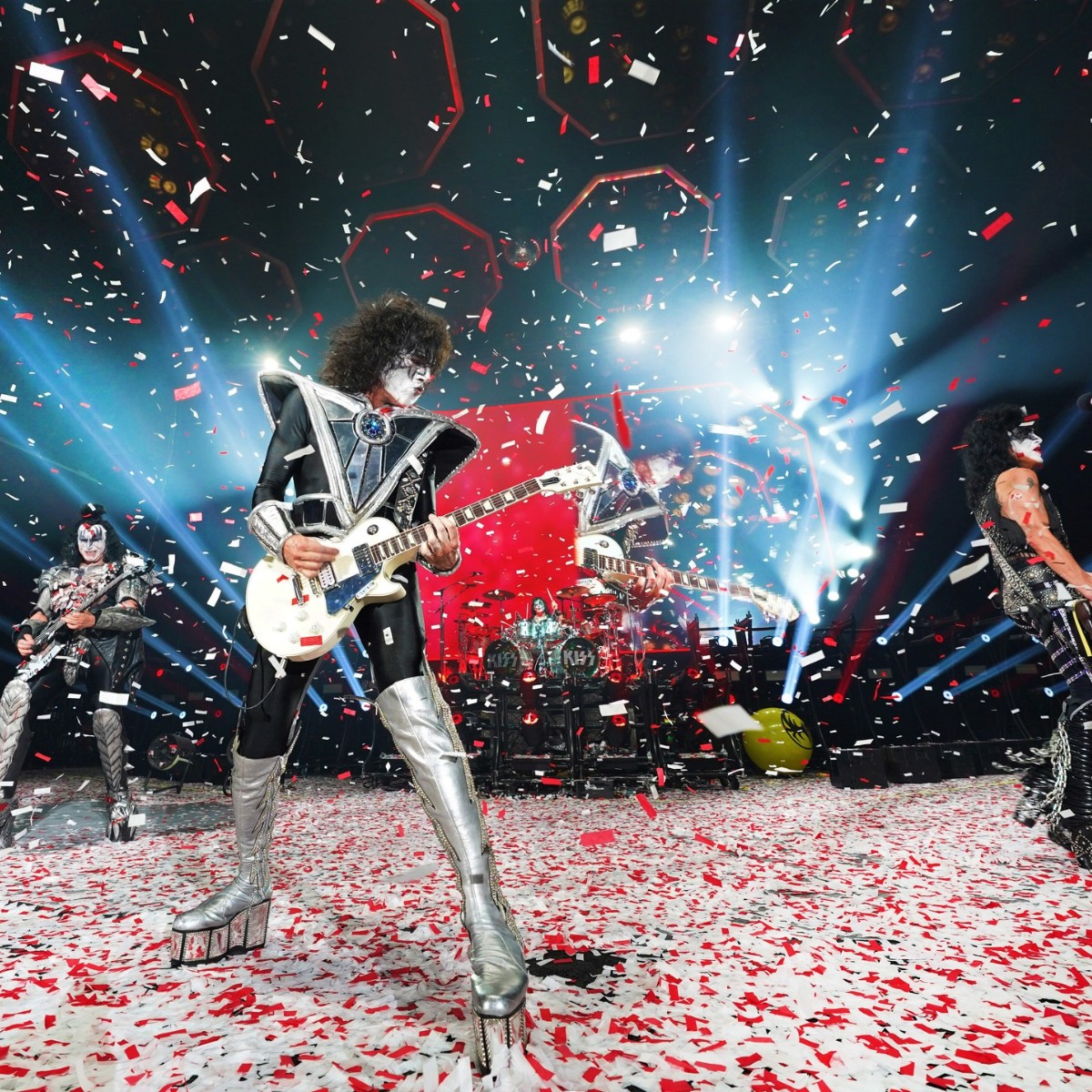 KISSWorldLV's tweet photo. #MusicTrivia: In which song does Paul Stanley usually "rope" onto a platform among the audience?

#KISS #Trivia #KISSTrivia #MusicBuff #Quiz https://t.co/THZ1xSdefy
