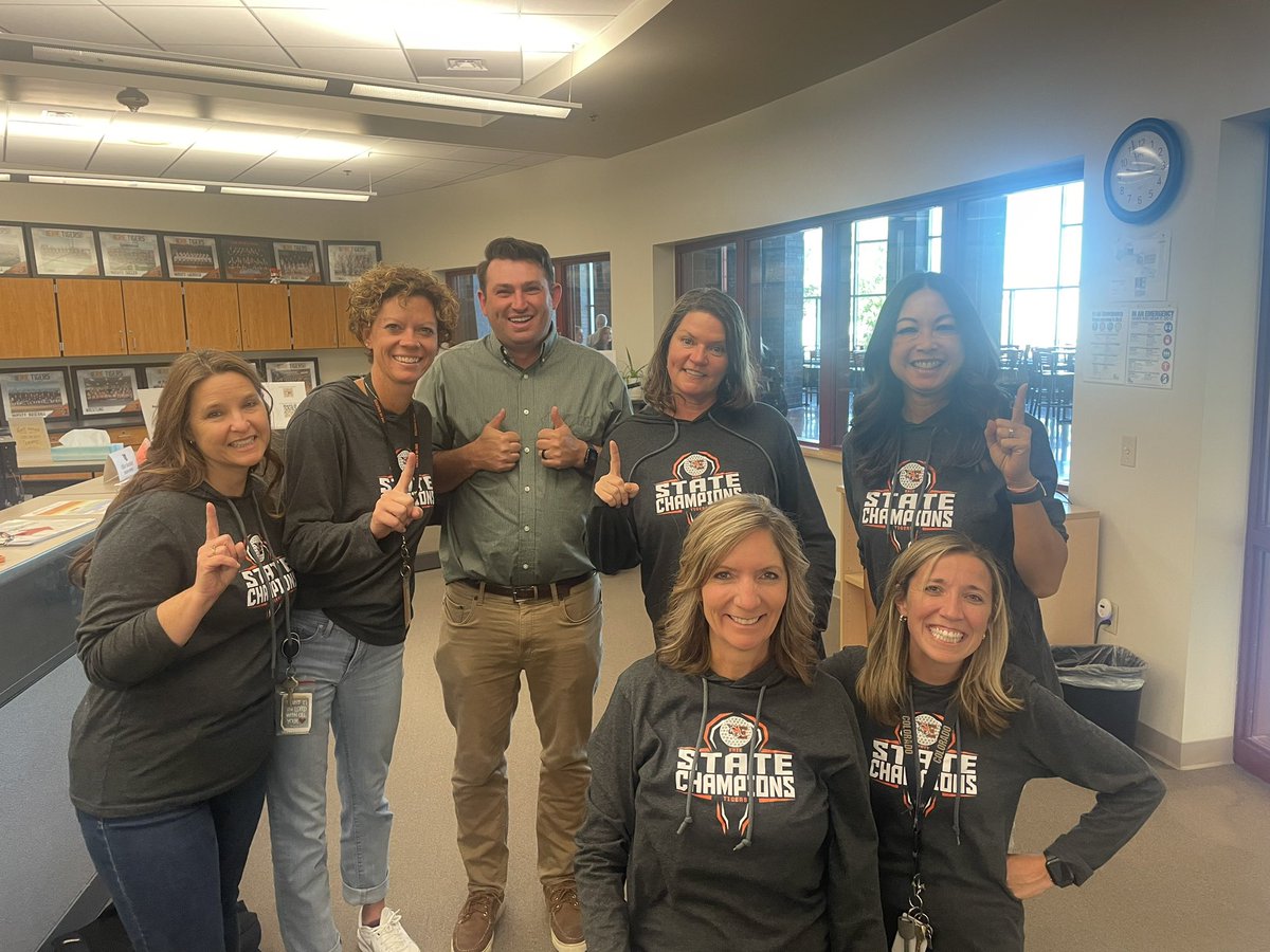 Lindsay Fox tweet media