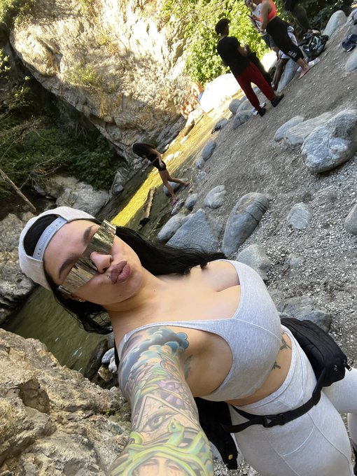 October is for hiking in Los Angeles. https://t.co/NGpArxPg2x<a href="/tag/goodmorning"class="tags"><span>#goodmorning</span></a><a href="/tag/happyfriday"class="tags"><span>#happyfriday</span></a>