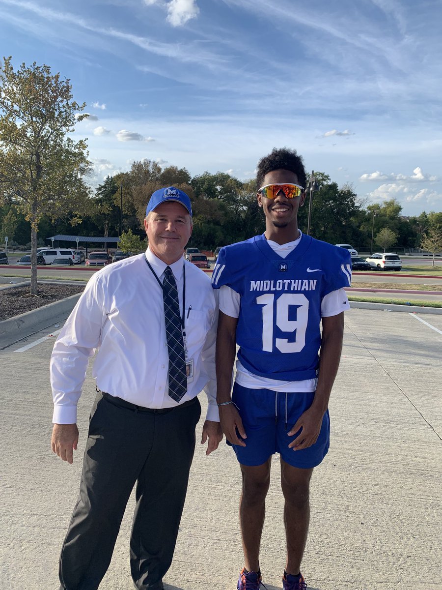 coachwendel1's tweet photo. Homecoming Parade 2023!!  Thankyou alumni association!!  Enjoyed seeing @frogman87 (new superintendent) greeting all Panther extracurricular students today!!! @midlopanthers https://t.co/VQQKlpuA77
