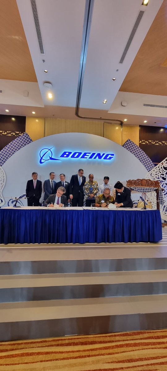 Akhirnya, Boeing buka kantor di Indonesia!
Buat apa Boeing buka kantor di Jakarta? Apa cuman buat jualan? Nggak lah. Masa cuman buat ngurusin tanda tangan MOU terus? Ya nggak juga!

Kantor Boeing Indonesia akan menjadi hub kegiatan seluruh lini bisnis Boeing untuk Indonesia,