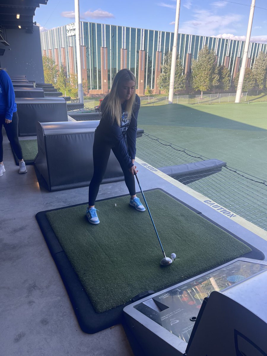Just out here working on our golf swing ⛳️ 🏌️‍♀️ Had a fun team outing at Top Golf tonight!

#GoJays