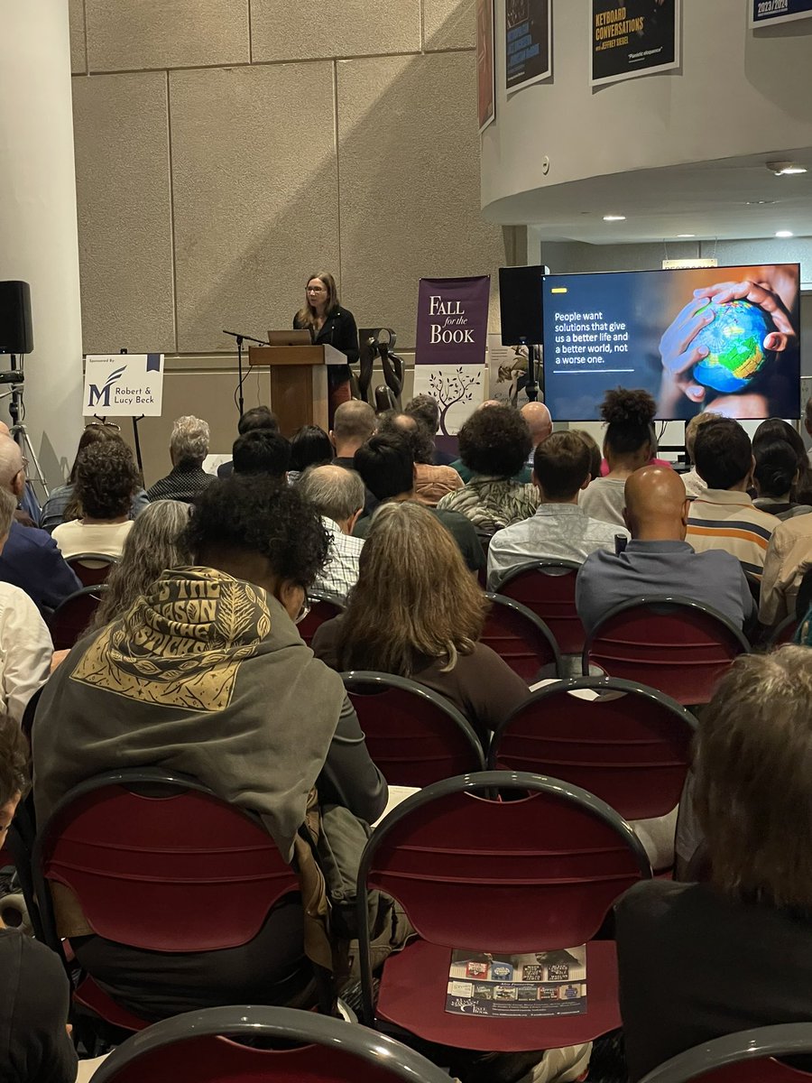traymay5's tweet photo. Loving life @GeorgeMasonU a learning environment that provides opportunities to #learnfromleaders Listening to @KHayhoe talk about psychological distancing and #climatechange — we can all make a difference #Fallforthebook https://t.co/0nKzIWZM5P