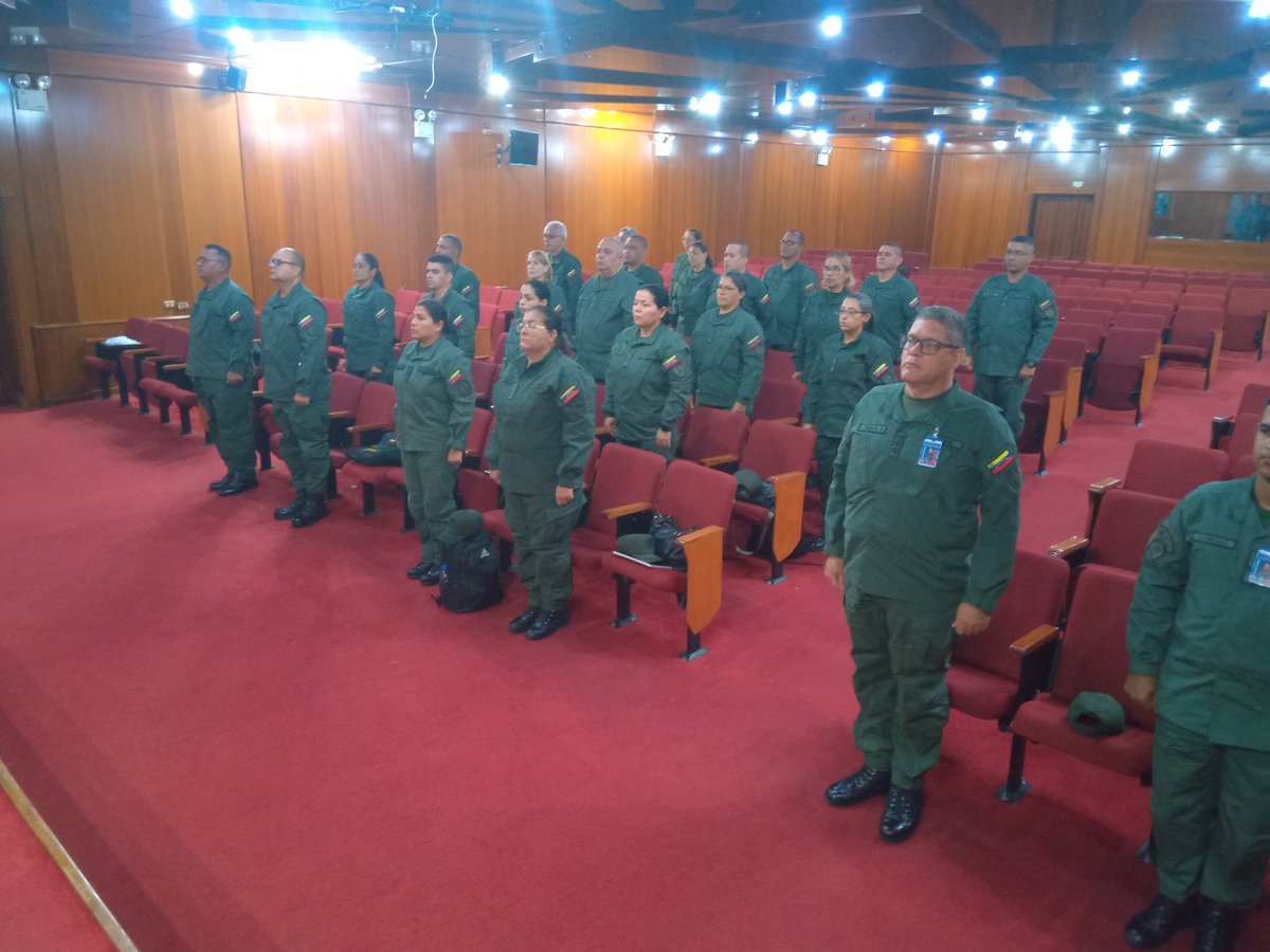 ieseofanb's tweet photo. #04Oct. El GB. Carlos Eduardo Rivero Ramos, Director del IESEOFANB, junto al personal de planta, llevó a cabo el acto de bienvenida al personal de participantes del  Curso de Estado Mayor para Oficiales Asimilados Corte II 2023-2024.
 
¡Moral, Razón y Acción! https://t.co/6wB6cUenum