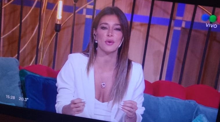 solperezfan78's tweet photo. #CortaPorLozano  programa de hoy de @SolPerez  miércoles 4 de octubre  🥰🥰🥰🥰😍❤️❤️❤️ https://t.co/OFDgleAl5h
