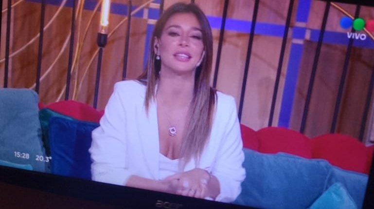 solperezfan78's tweet photo. #CortaPorLozano  programa de hoy de @SolPerez  miércoles 4 de octubre  🥰🥰🥰🥰😍❤️❤️❤️ https://t.co/OFDgleAl5h