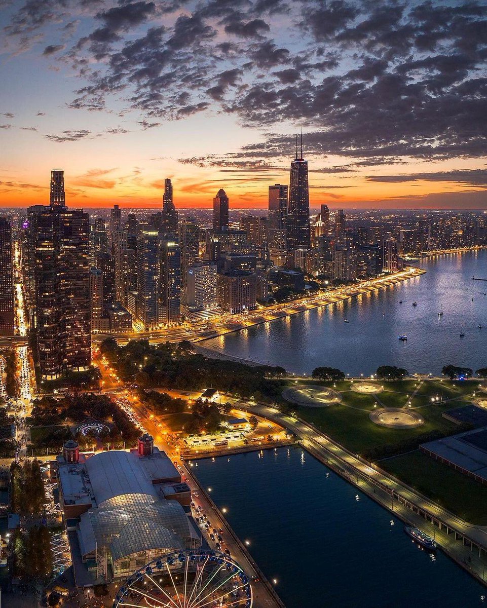 Good night, Chicago!

#FallisComing tomorrow!

📸: bywellcarvalho via IG

#ChicaGOandKNOW