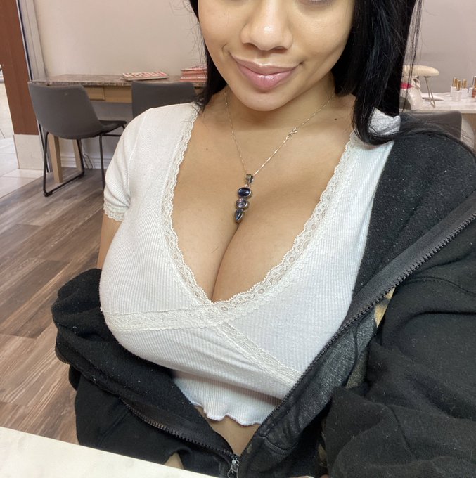 Dimple &amp; boobs. https://t.co/0jL5iduUxe