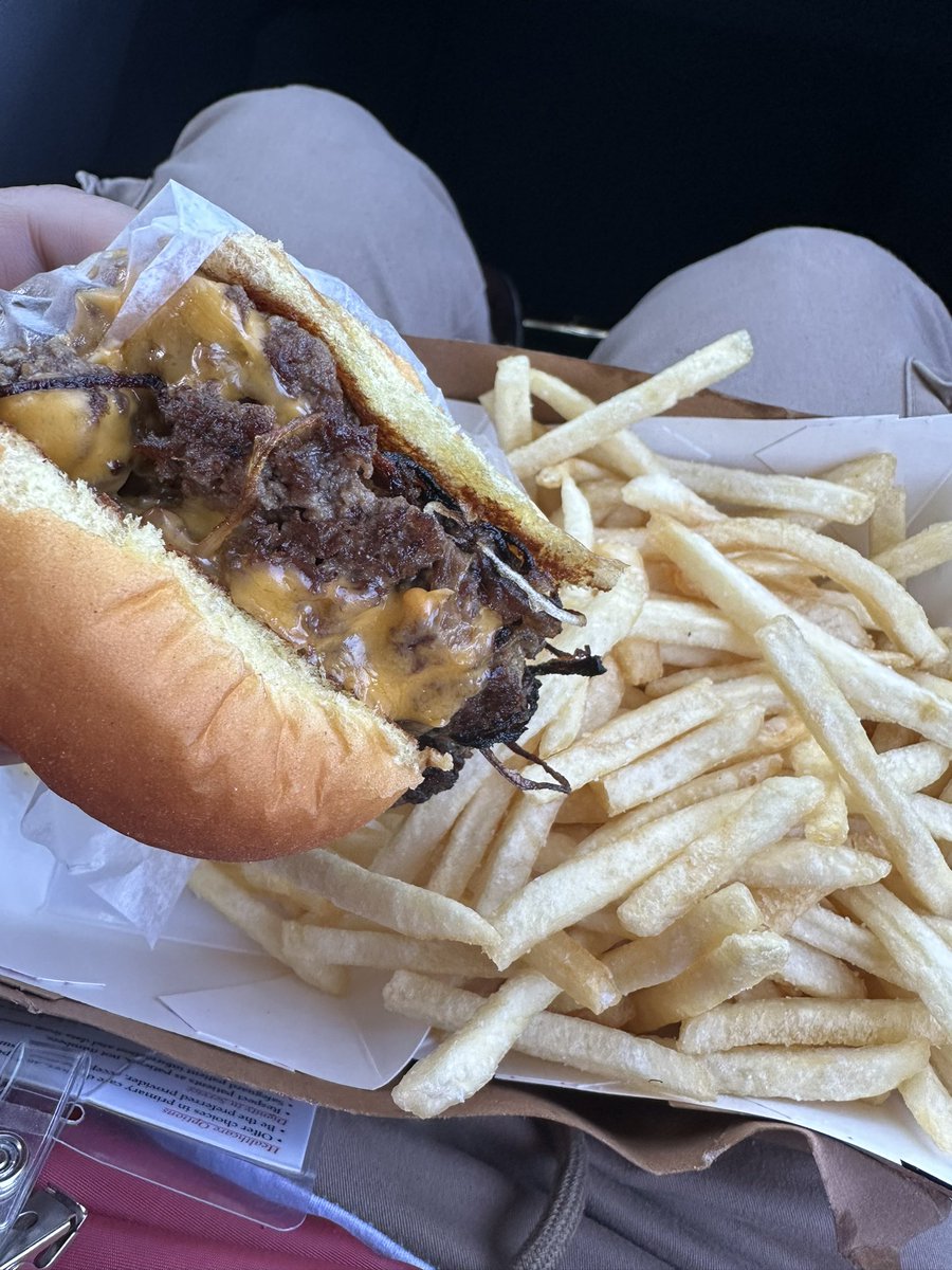 Geo2Much's tweet photo. When you craving @aburgerav but they not  anywhere today but your girlfriend is the plug and they catered her job. 🫶🏽 https://t.co/A6REYSsJQl