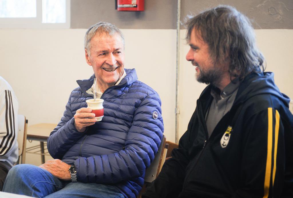 diegobossio's tweet photo. Esta tarde acompañe a @Jschiaretti y @RandazzoF a el taller de oficios en Villa Zavaleta. Dialogamos junto al equipo de Sacerdotes para las Villas de Emergencia de la Arquidiócesis de Buenos Aires sobre la situación social de nuestro país y la necesidad de nuevas políticas! https://t.co/7bLVbAidWR