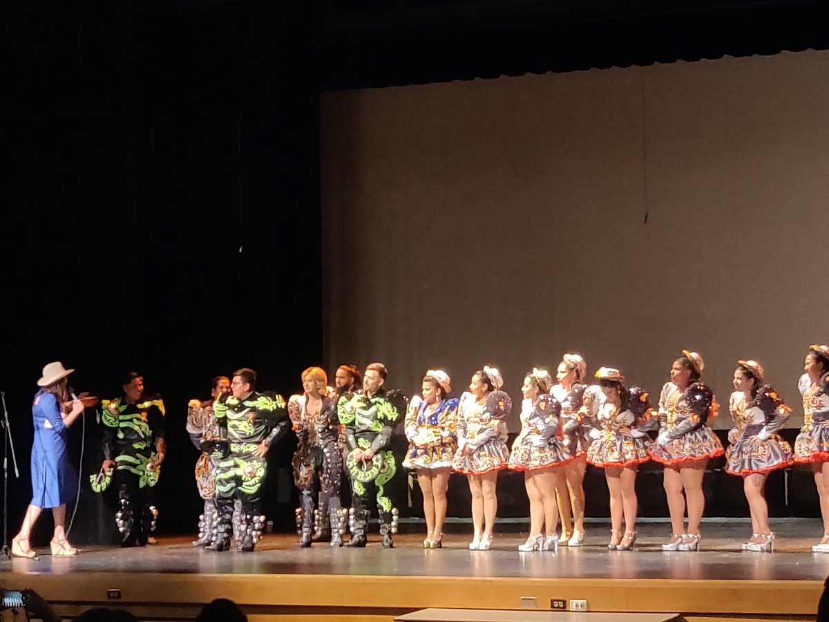 LUA_APS_FACE's tweet image. Así celebran los guerreros el mes de la herencia hispana.
@APSVirginia @WarriorBalasWHS @wakefieldptsa
 #APSHHM