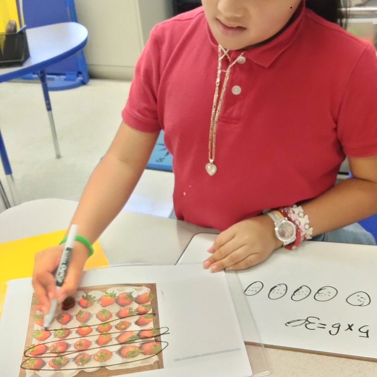 GonzalezI_ESL's tweet photo. Our third grade Ss engaging in Math conversations, solving problems and applying the vocabulary and strategies learned in class. @rbpsEAGLES https://t.co/7vJWjM3O3t