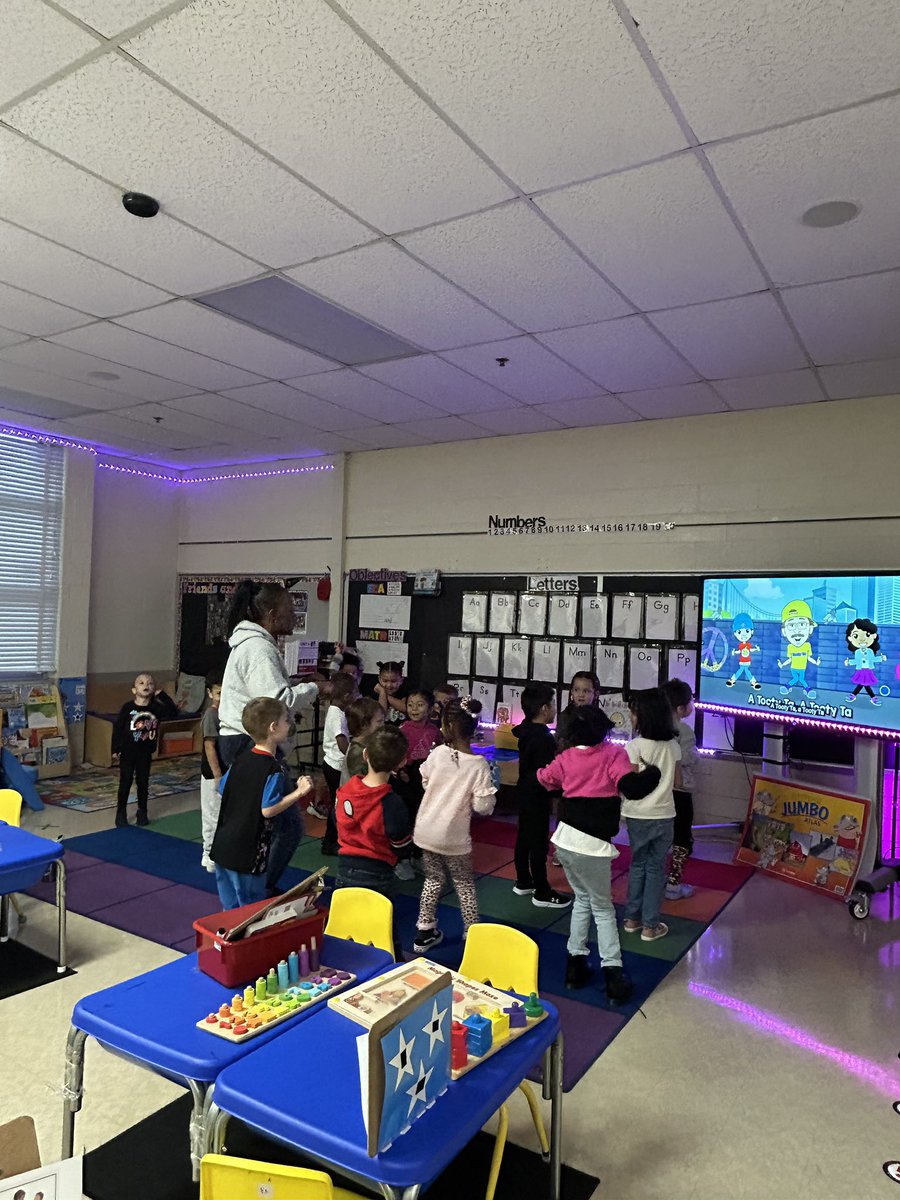 Christina Davis tweet media