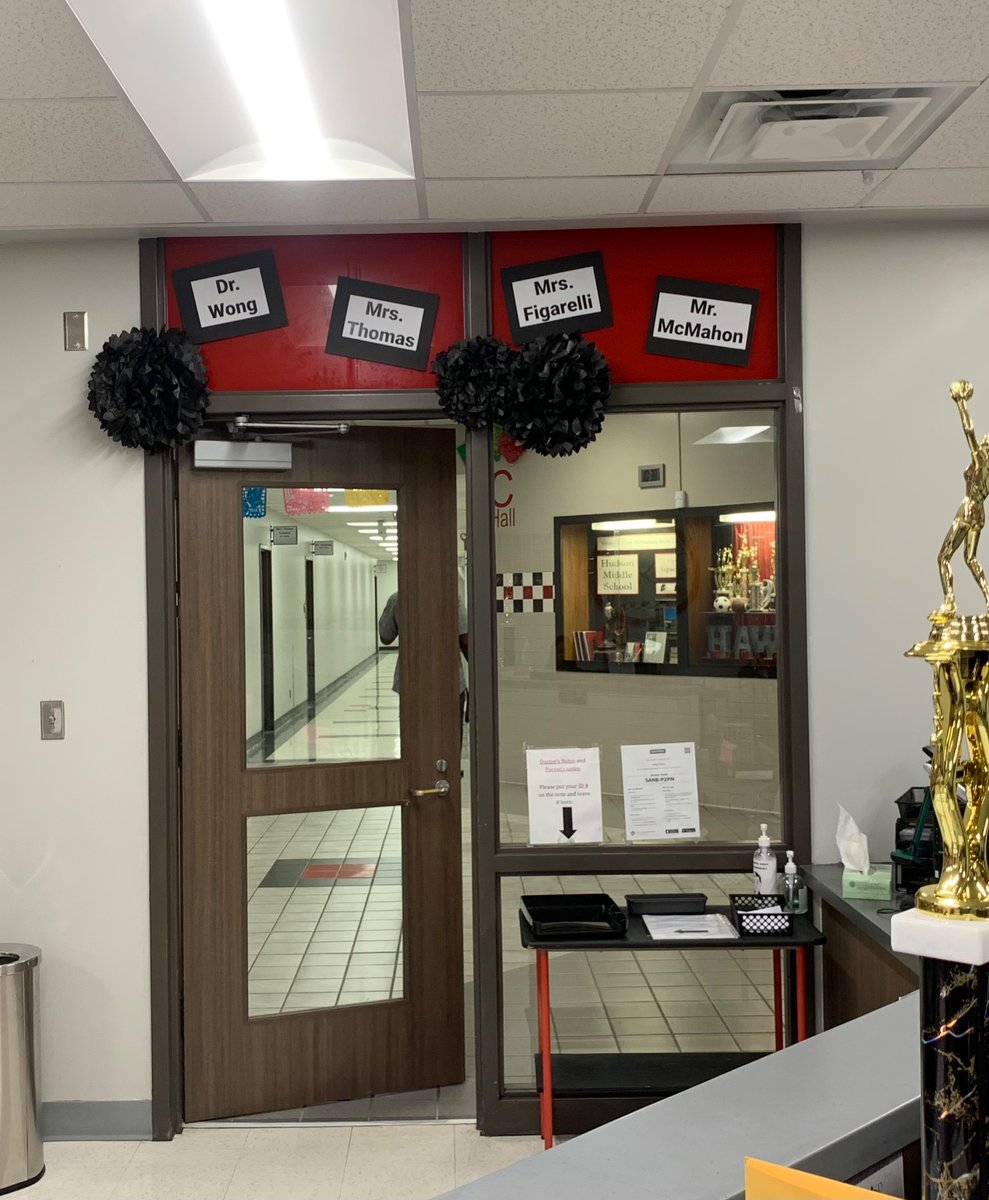 MrsBell00's tweet photo. Thank you for all that you do!!! More things to come as we show appreciation for our Hudson Admin! #ThankAPrincipal @wongashley99 @BFigarelli @LaketaVGraham @MrMcMahonAP @Hudson_Hawks https://t.co/8zMWGanu2R