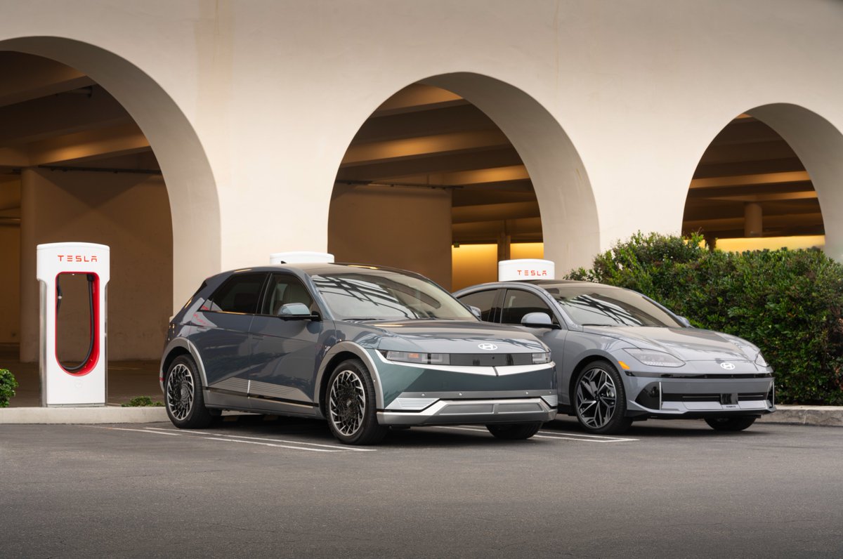 Hyundai's tweet photo. Hyundai 🤝 @Tesla 
In a continued effort to support our EV customers, Hyundai will officially adopt North American Charging Standard (NACS) ports starting in Q4 2024. All-new and refreshed Hyundai EVs will gain access to more than 12000 Tesla Superchargers across North America⚡️ https://t.co/eLXWVmA7PV