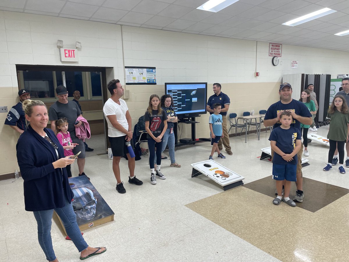 Fun times tonight ⁦<a href="/WestBabylon_JHS/">WBJHS</a>⁩. Congratulations to our cornhole champs!