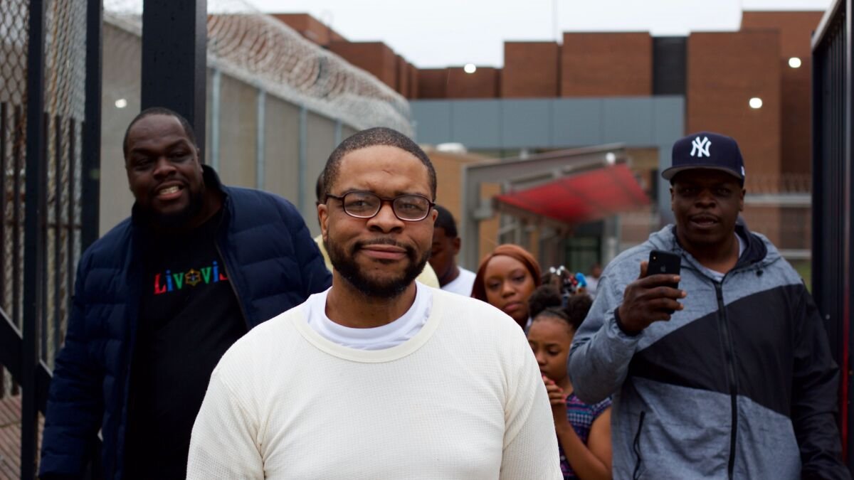 In 1998, Bernard Williams was sentenced to 80 years in prison in a shooting incident in #Chicago. He was acquitted in 2023 at a new trial, after the only eyewitness recanted his ID, and it was shown that detectives fabricated a confession.

Learn more at: ow.ly/4URv50PTcZ9