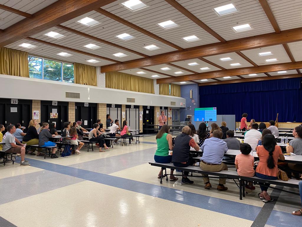 Noche de aprendizaje con las abejitas de la Escuela Key 🐝.
Families learned how to support their students literally development &amp; about Standards Based Grading. What a great night!!
@DLI_Bermudez
<a href="/APSVirginia/">Arlington Public Schools</a>
@MPerdomo_KeyES <a href="/arteescuelakey/">Arte Escuela Key</a> <a href="/KeyPta/">KeyPTA</a>
