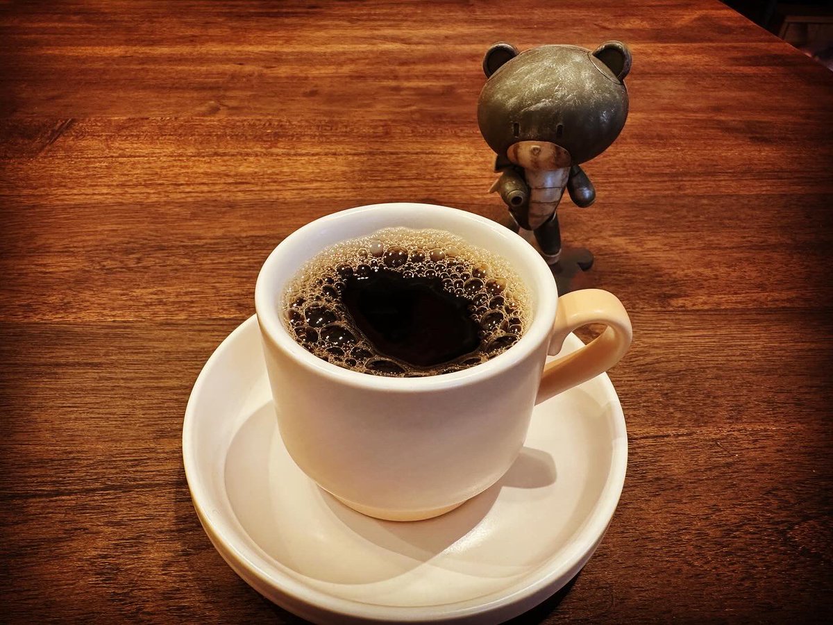 uesuke7's tweet photo. 今朝の雑務終了🥱
一服の珈琲でもね☕️
安定の深煎りマンデリンを
泣きっ面ベアッガイと共に🐻
#一服の珈琲
#ベアッガイ
#シェットランドシープドッグ #シェルティ #Shetlandsheepdog #Sheltie #バイブラック #BiBlack #レイ君 #Ray #セーブル #Salbe #RescueDog #ナディア #Nadia #LandCruiser80 https://t.co/mwBsOVYe36
