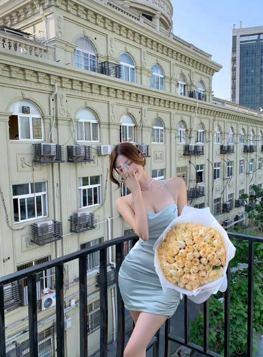 Cr6899's tweet photo. I tell myself that when I'm sad, I can cry until my face turns red, but after those moments, I need to raise my head and smile beautifully.☺️🥰 https://t.co/0vowanptAS