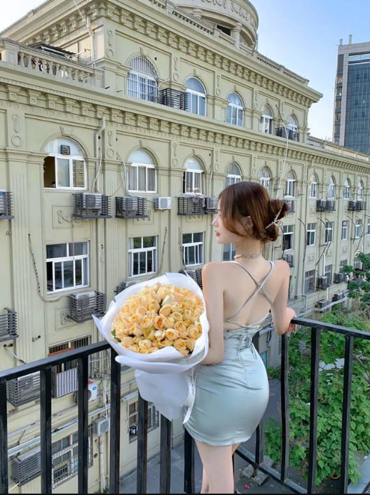 Cr6899's tweet photo. I tell myself that when I'm sad, I can cry until my face turns red, but after those moments, I need to raise my head and smile beautifully.☺️🥰 https://t.co/0vowanptAS