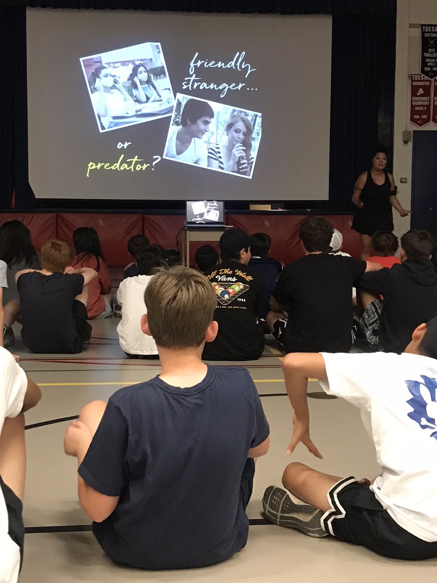 Gr 7 & Gr 8 Ss heard about at risk youth from @CovenantHouseTO today. Bringing awareness about homeless and trafficking was an important lesson so that the signs are seen and to help everyone have a bright future. @MsNadel @tdsb @RonFelsen @rchernoslin @LC1_TDSB