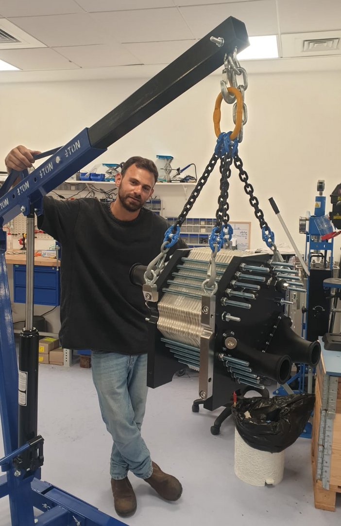 💪This is what progress &amp; hard work from a dream team look like!

The cell stack is on its way to the roof prototype for the launch of RepAir's #DAC system. A milestone for us and a huge step for a sustainable, scalable #carbonremoval solution at a lower cost for the 🌎