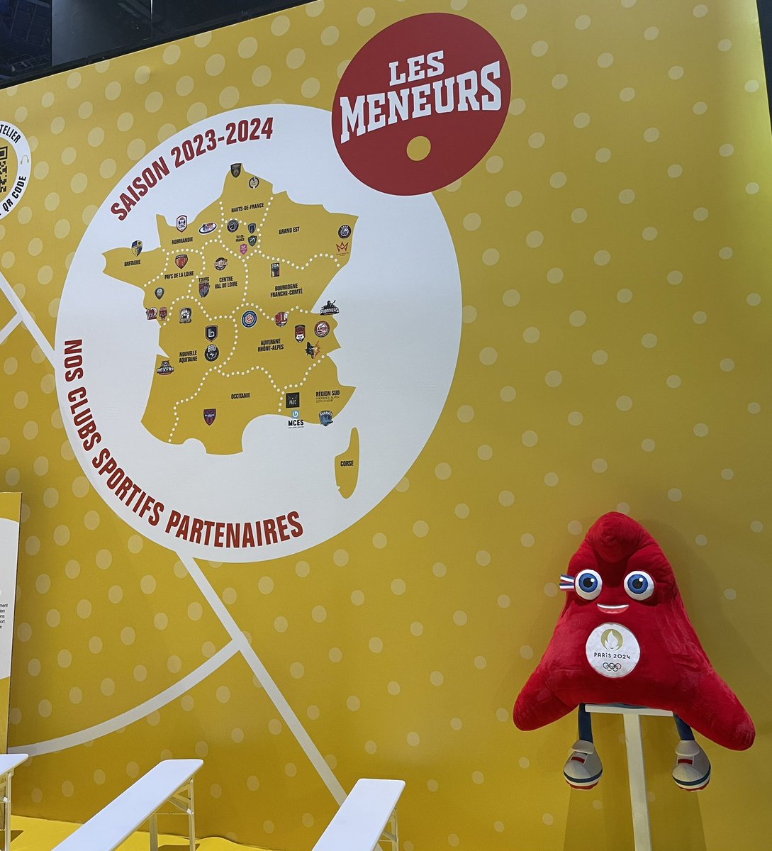 La mascotte de #Paris2024 est aussi présente à #BIG2023 ! Avec notre communauté Les Meneurs, qui réunit les acteurs du monde du #sport et de la #sportech.

Les #JO2024 seront une formidable vitrine pour tous nos entrepreneurs du secteur, fiers représentants de l’excellence 🇫🇷