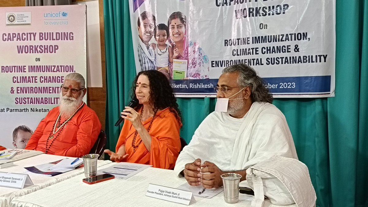 Day 2 of the workshop started at @parmarthniketan. Myths related to Vaccines, easy ways to make it reach the communities via #faith are being discussed. @UNICEFIndia Pujya @SadhviBhagawati ji @tamaranet1 @Shalinee12 @SBCCalliance #VaccinesWork 💉