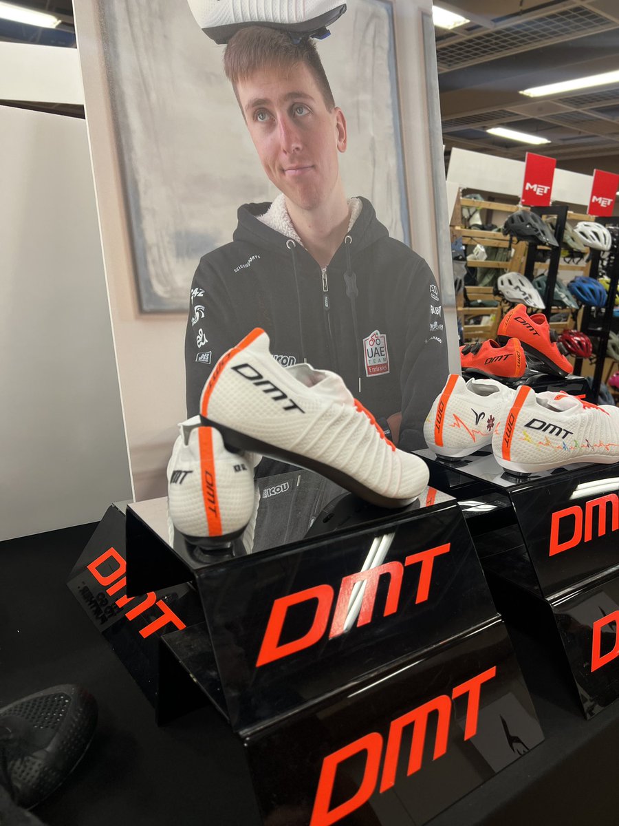 macaroncoloram's tweet image. #ミズタニ自転車 さんの2024年展示会に潜入してきましたよー！😎
📍DMT #KRSL ホワイトカラー登場
#DMTCycling
📍Vaude アパレル日本上陸
📍井村屋 補給食にピッタリな黒糖&amp;amp;ぶどうわらびもち登場
など気になる新製品いっぱいで大興奮した！
@MizutaniBicycle