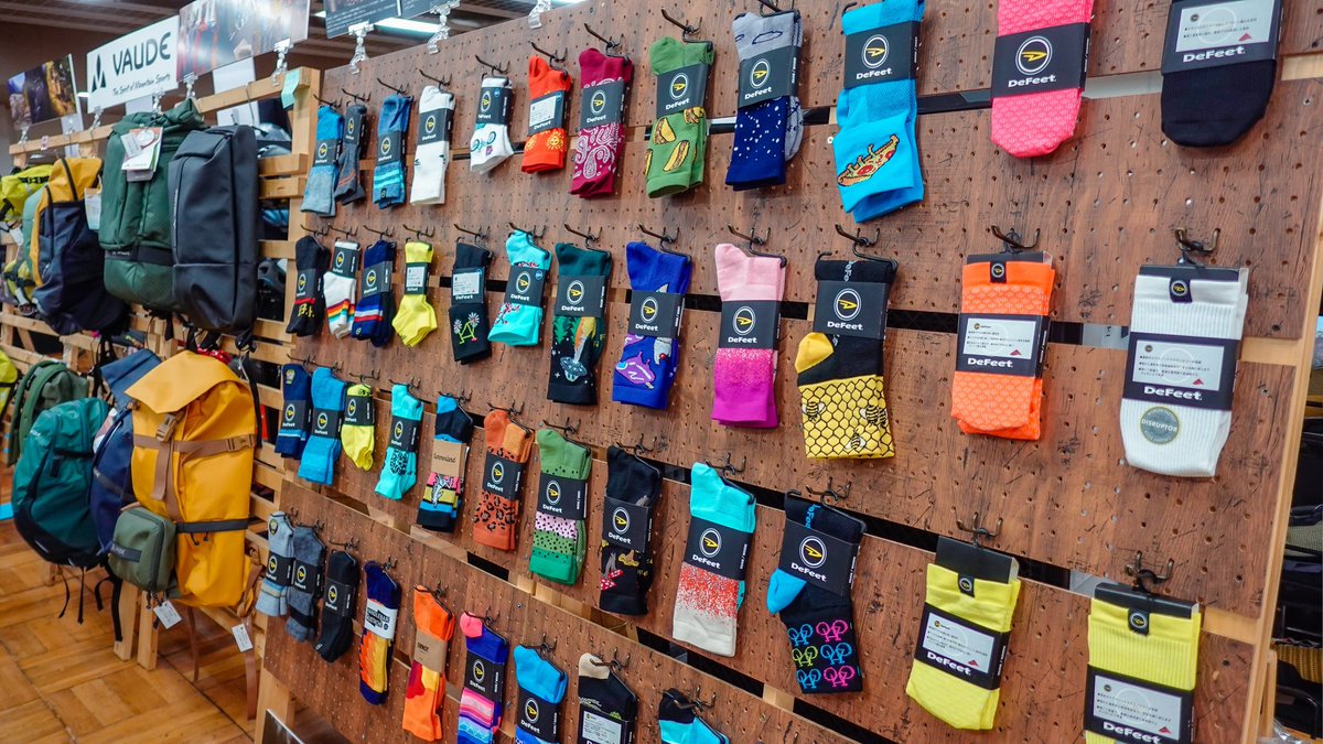 macaroncoloram's tweet image. #ミズタニ自転車 さんの2024年展示会に潜入してきましたよー！😎
📍DMT #KRSL ホワイトカラー登場
#DMTCycling
📍Vaude アパレル日本上陸
📍井村屋 補給食にピッタリな黒糖&amp;amp;ぶどうわらびもち登場
など気になる新製品いっぱいで大興奮した！
@MizutaniBicycle