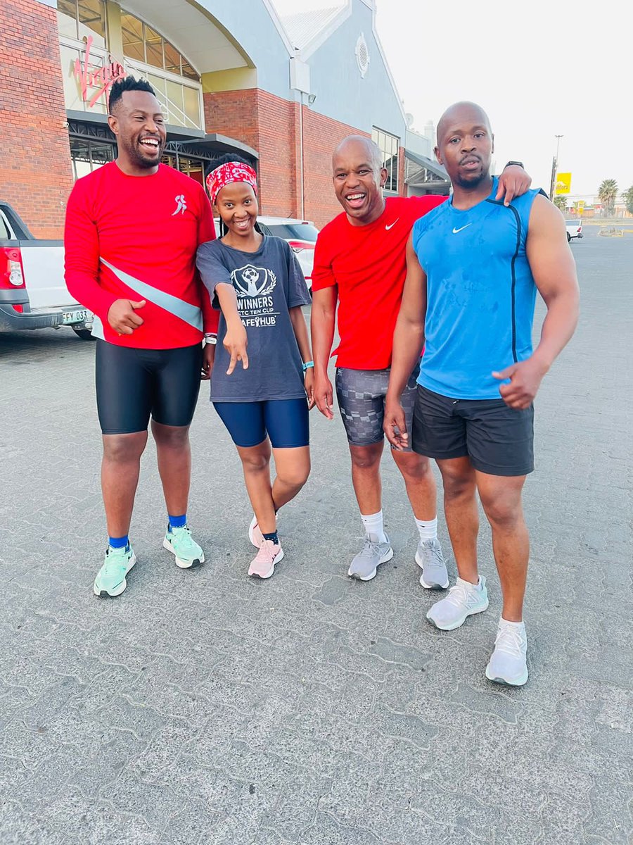 zamalekhula's tweet photo. #ZamaLeBus Nice & Easy Pace As We Prepare For @CTMarathon Next Wekeend For #Sub04:30 Bus, #Kaapsehoop At #Sub03:40 & @SowetoMarathon at #Sub04:50 Then #Jacaranda at #Sub4 Ziyakhala #FetchYourBody2023 #IPaintedMyRun #RunningWithTumiSole #TrapnLos #running #runner #run https://t.co/U5j7AYUVFF