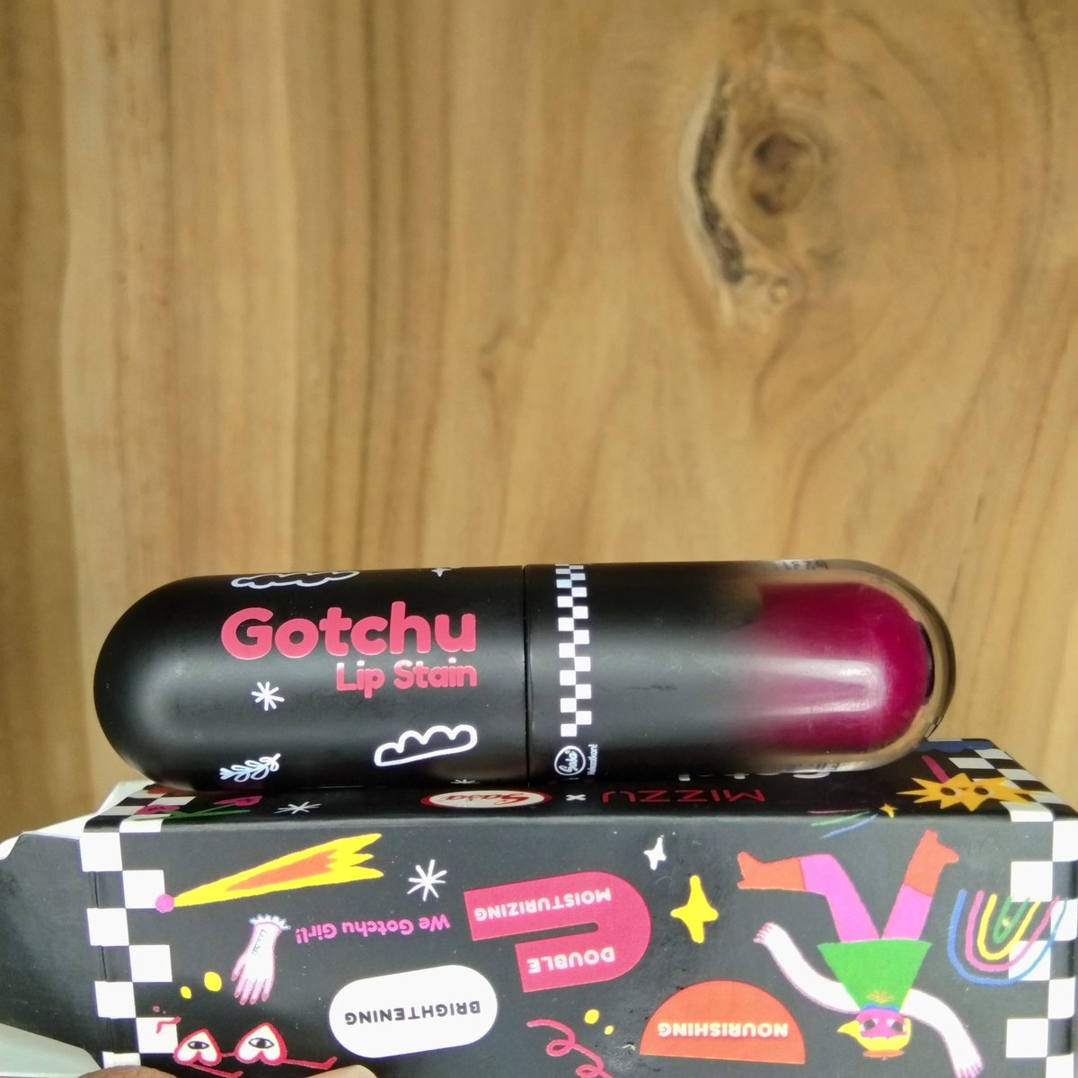cekerpedesss's tweet photo. Mizzu X Sasa Gotchu Lip Stain! Produk ini yg bikin bibir aku tetep cetar dan juicy lips😋 aku pake shade darling soalnya #ItsMyColorCharacter 🥰 ada shade sweet heart, crush, boo dan darling yaa💗 https://t.co/X5tBLCaWQc