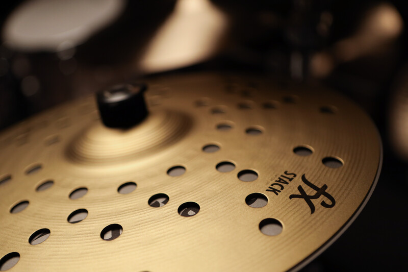 ZildjianJapan's tweet photo. ＼ #FXSTACK この機会に是非💥／

素早く鮮やかなスタッカートサウンドが特徴の「FX STACK」🫂

現在、新規ご注文品に数量限定で「クランプ付シンバルホルダー」を同梱出荷中！
付属のシンボルトマウントと組み合わせてご利用可能なZildjian製のシンバルホルダーです🏋️

https://t.co/Mk3MlfvOKK https://t.co/qIwzlDHYXU
