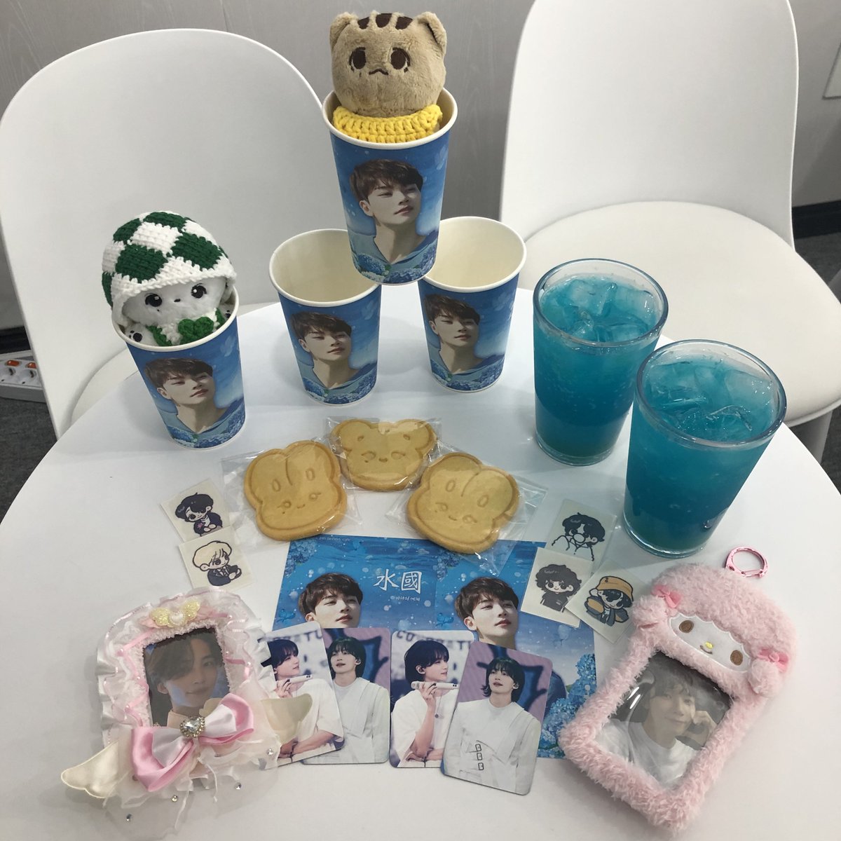ryxzang's tweet photo. 띠부씰 너무너무 갖고 싶었는데 럭드 잘 나와서 기뻤습니다 >< 투명포카 진짜 귀여워여.. 앞으로 밥 먹을 때마다 예절샷에 넣을랍니다 히히

#정한이의_깊은_바다
#Jeonghan_is_blue https://t.co/xaW5rlXH38