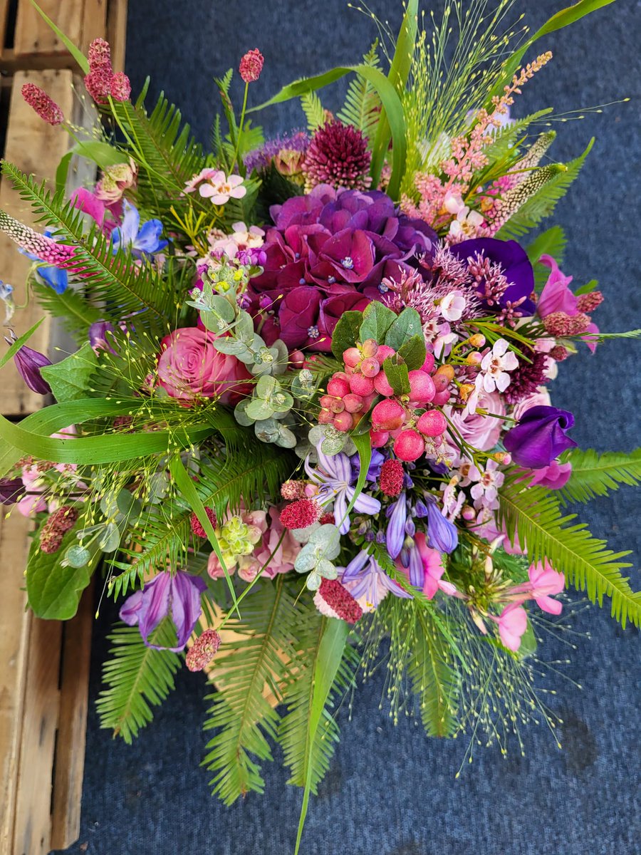 KayeSouter's tweet photo. This Sunday 8th October we are decorating two beautiful venues for their Wedding Open Days @hintleshamhall &amp; @allmanorofevents both run between 12noon-4pm We will set both ready for a #weddingceremony https://t.co/rYakDDltVB