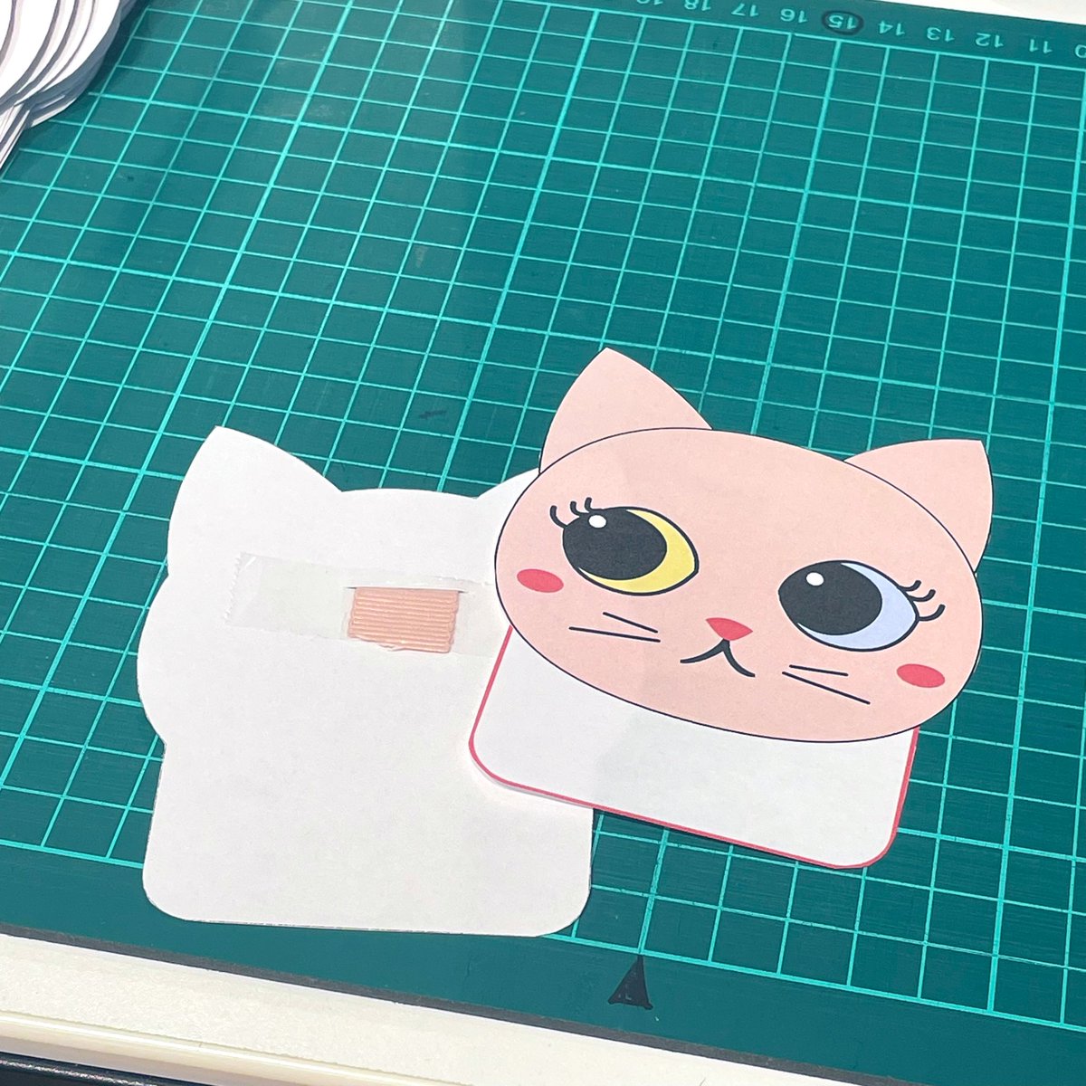 ニャッホー🐱

ninonyan達は土曜日西宮阪急であるワークショップの名札作り中！

もうひと頑張り📣('ᴗ' )و💕

#猫の着せ替えぬいぐるみ