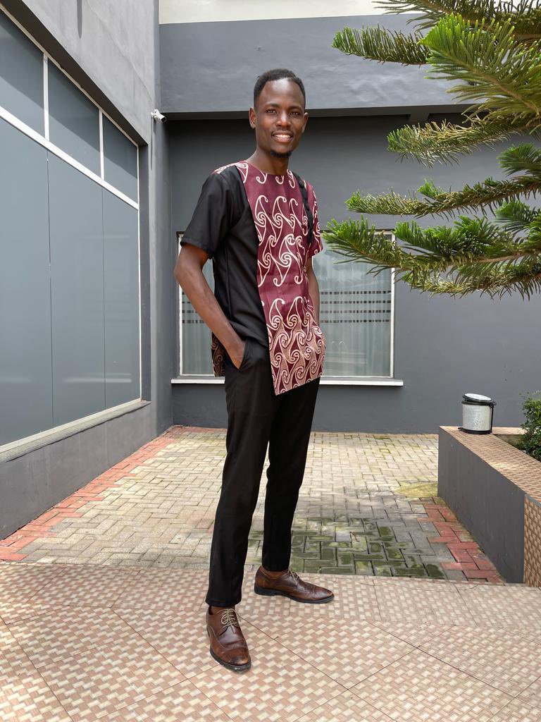 sewyourstyle's tweet photo. We all agree that @_SteveTheRev is a good model innit? 🌞
Contact us For custom made African shirts #sewyourstyle https://t.co/iSTYQFFp8y