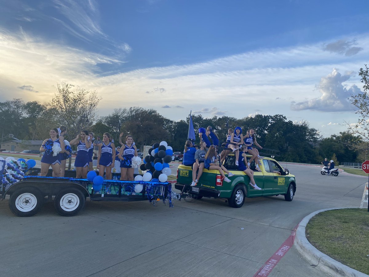 Frogman87's tweet photo. Had a great end of our day at the Midlothian ISD Homecoming Parade!  We had tons of participation and fun! #MISDProud https://t.co/gEKYBLEWi1