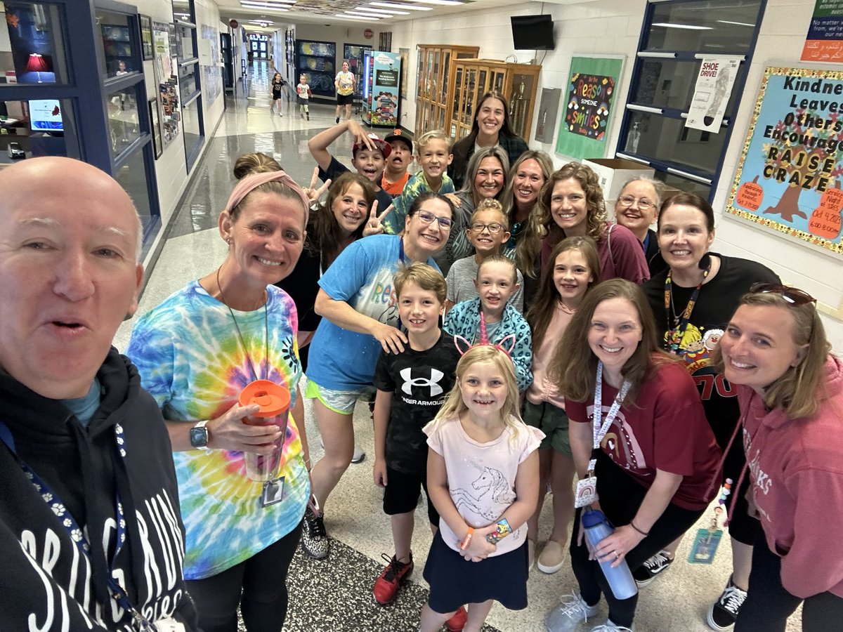 SpringRunSTEAM's tweet image. First walk to school day event for 2023!  #springrunfun @ccpsinfo