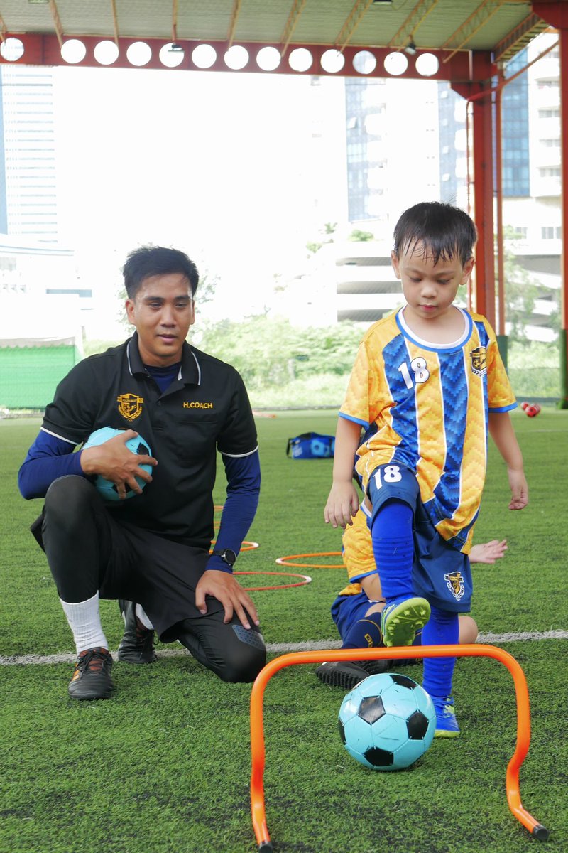 goldenbootTH's tweet photo. All Golden boot an Extremely Good Skill.

#สอนฟุตบอล #เรียนฟุตบอล #ฝึกซ้อมฟุตบอล #ฝึกทักษะฟุตบอล #อะคาเดมี่ฟุตบอล #ฟุตบอลเด็ก #ฟุตบอลเยาวชน #พื้นฐานฟุตบอล #สอนฟุตบอลเด็ก #สอน��ุตบอลเยาวชน #goldenbootacademythailand #footballer #kids #ฟุตบอลเด็ก #ฟุตบอลบางนา #youthfootball #soccer https://t.co/Y57GiqCwj0