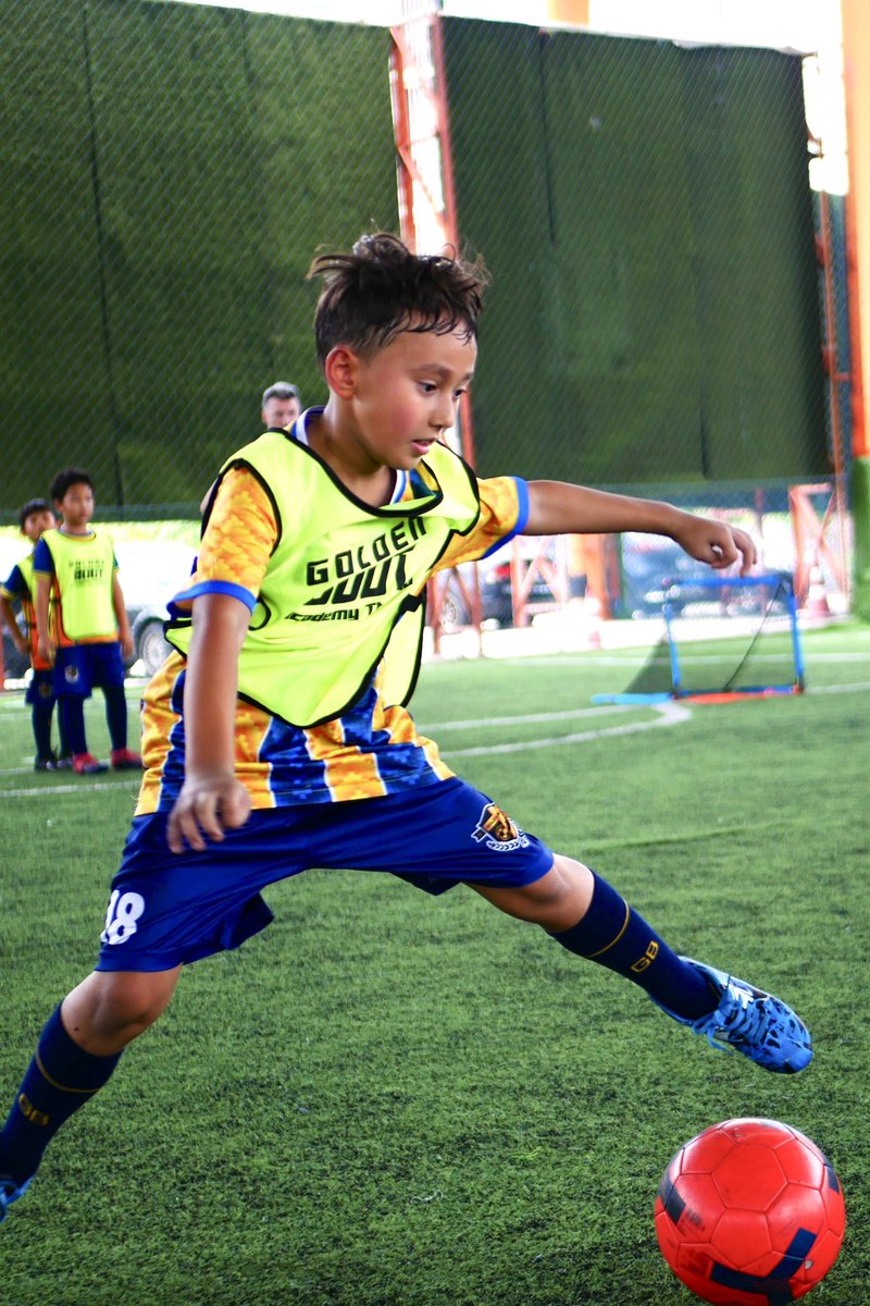 goldenbootTH's tweet photo. All Golden boot an Extremely Good Skill.

#สอนฟุตบอล #เรียนฟุตบอล #ฝึกซ้อมฟุตบอล #ฝึกทักษะฟุตบอล #อะคาเดมี่ฟุตบอล #ฟุตบอลเด็ก #ฟุตบอลเยาวชน #พื้นฐานฟุตบอล #สอนฟุตบอลเด็ก #สอน��ุตบอลเยาวชน #goldenbootacademythailand #footballer #kids #ฟุตบอลเด็ก #ฟุตบอลบางนา #youthfootball #soccer https://t.co/Y57GiqCwj0