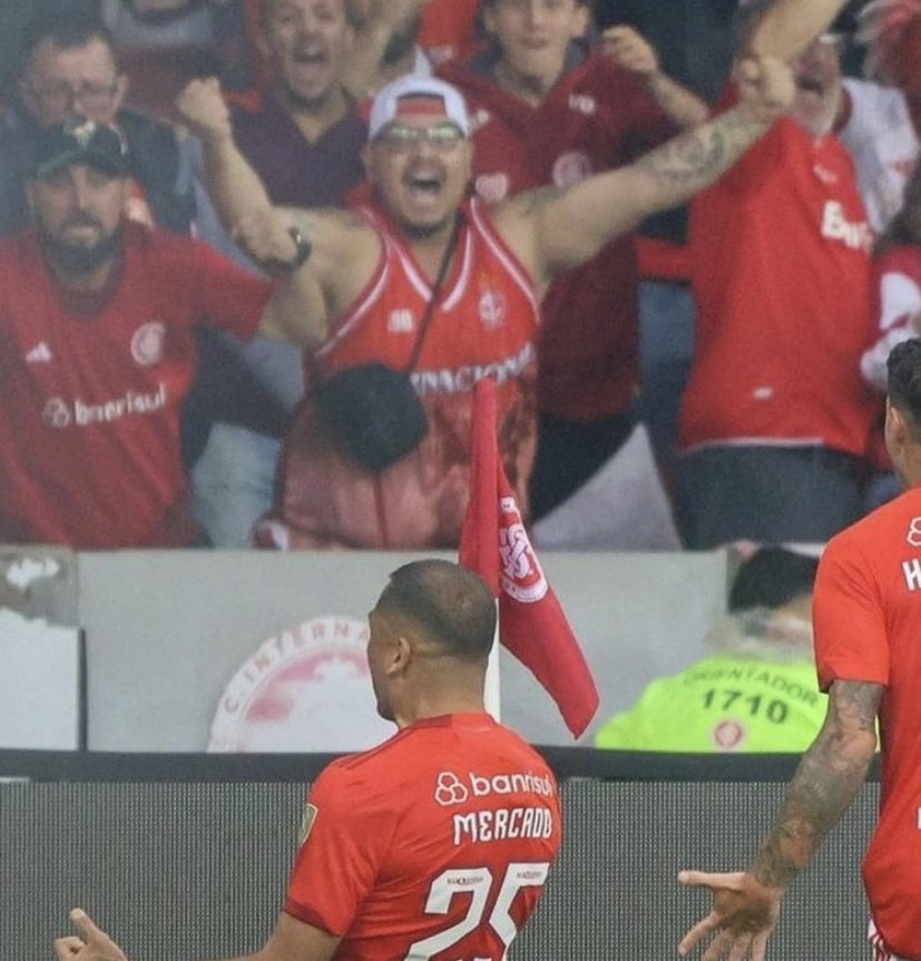 ZonaFutebol's tweet photo. E pode isso? Cadê a punição exemplar?

📷 @PlanetaTri1903 https://t.co/2HHseEhXoi