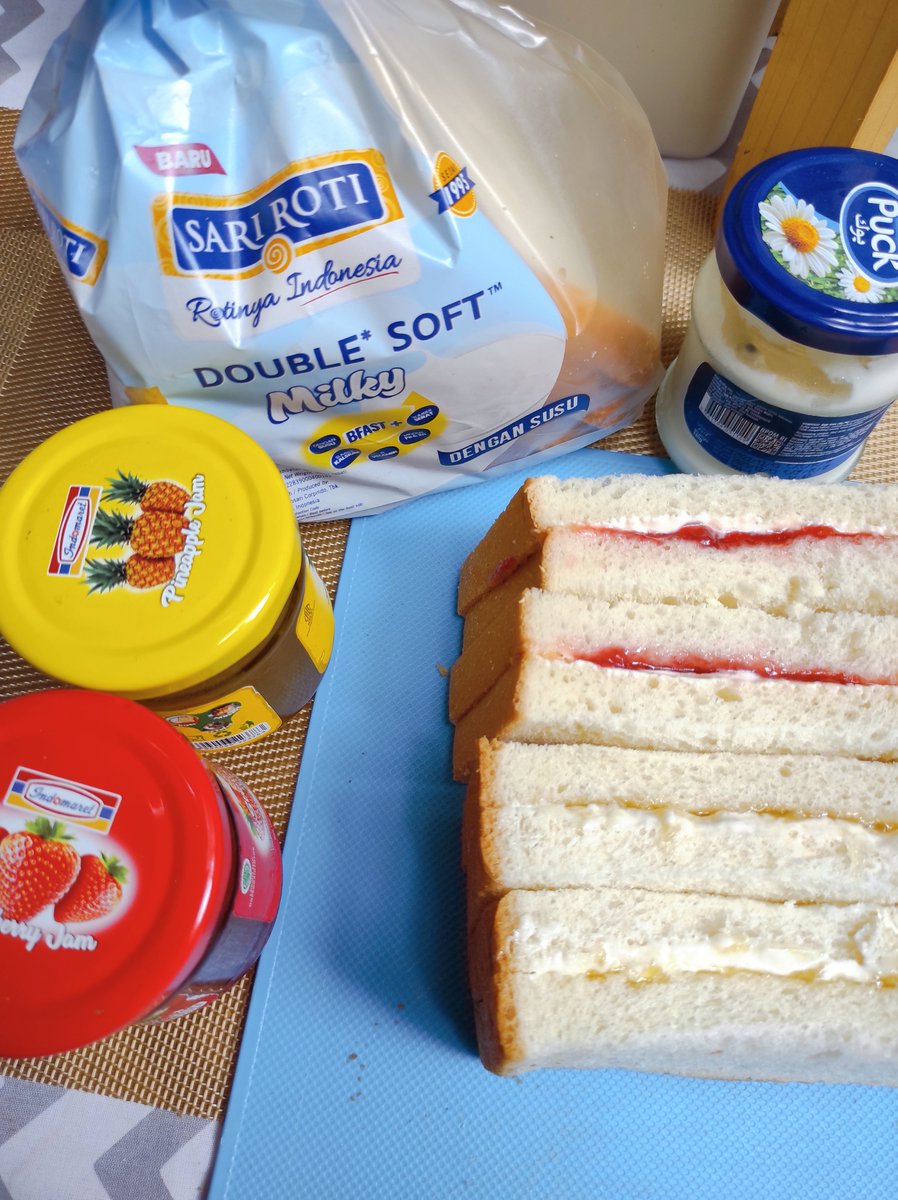 Widino's tweet photo. 3 produk ini kalo digabung enaknya combo bgt, udah kek sandwich di sevel jepang rasanya 😁 https://t.co/wZXazSKqTo