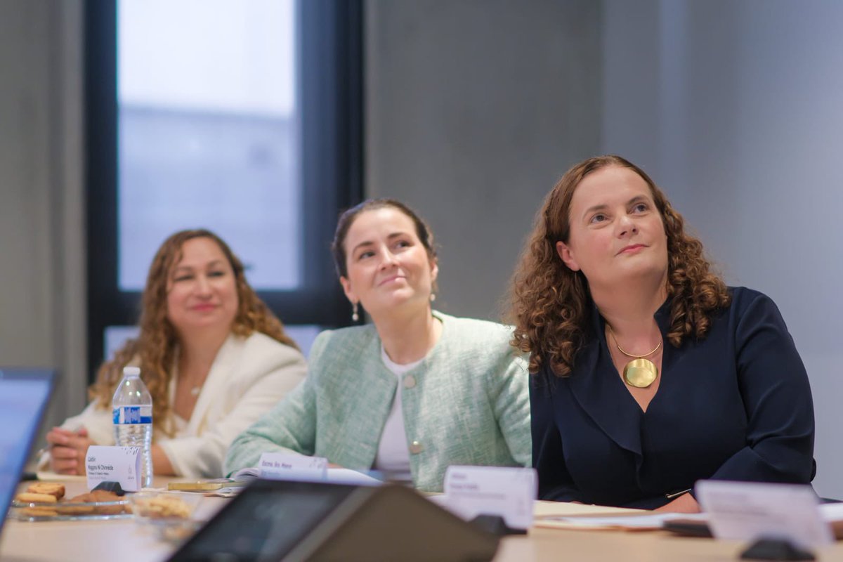 UNIVAGlobal's tweet photo. Esta mañana la Coordinadora del Consorcio Jalisco, la Mtra. Sandra Hernández participó en en el Acto Protocolario de firma del Memorándum de Entendimiento entre la Secretaría de @InnovacionJal y el Ministerio de Educación Superior de Irlanda. 🇮🇪🇲🇽

🌐 https://t.co/cgEmDJYpHn https://t.co/CskGZsV91R